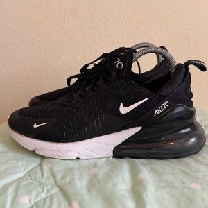 Nike Air Max 270 Black and White Sneakers Womens size 8.5
